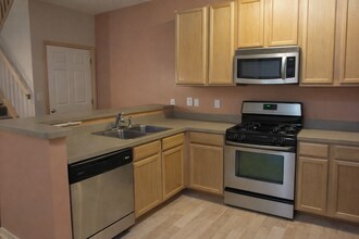 1908 Shamrock Pl in Chaska, MN - Foto de edificio - Building Photo