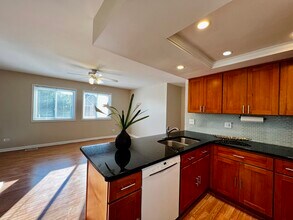 2077 N Ginger Creek Cir in Palatine, IL - Building Photo - Building Photo