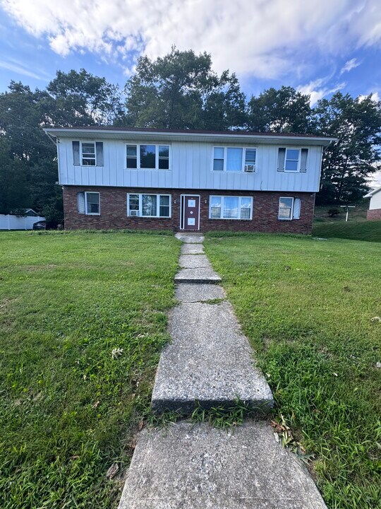 711 W Washington St, Unit 711 W Washington #3 in Frackville, PA - Foto de edificio