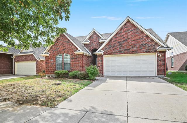 5917 Meadowglen Dr in Argyle, TX - Building Photo - Building Photo