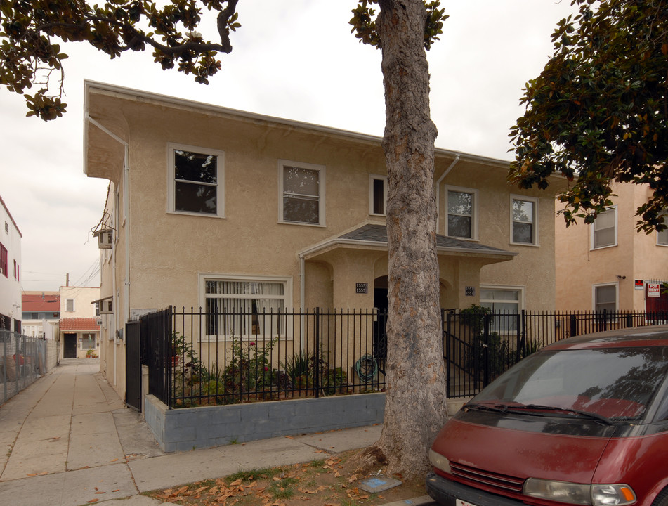 1555 1/2-1555 N Serrano Ave in Los Angeles, CA - Building Photo