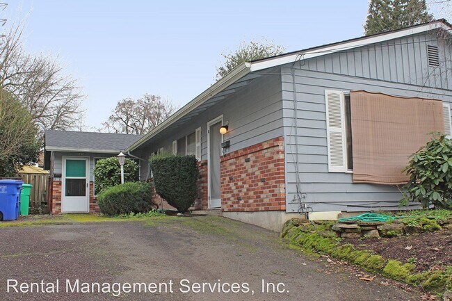 8834 SE 9th Ave in Portland, OR - Foto de edificio - Building Photo
