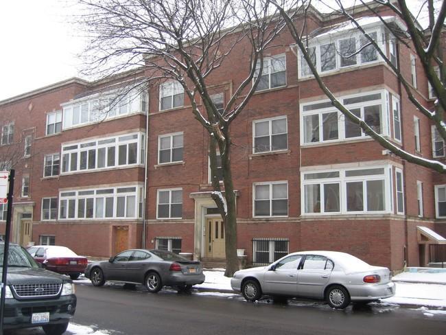 7458 N Greenview Ave in Chicago, IL - Building Photo