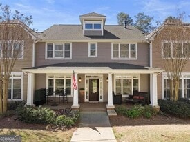 820 Freedom Ln in Roswell, GA - Building Photo
