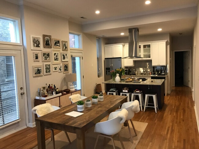 245 W Scott St in Chicago, IL - Building Photo - Building Photo