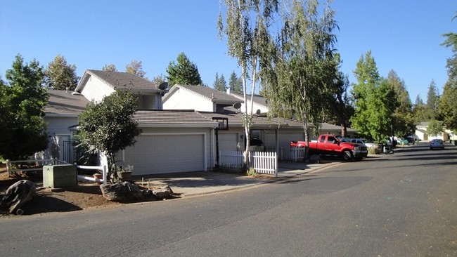 11431-11439 Columbia Village Dr in Sonora, CA - Building Photo - Building Photo