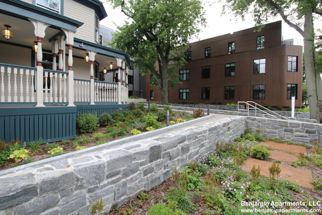 87 Gardner St, Unit 304 in Boston, MA - Building Photo - Building Photo