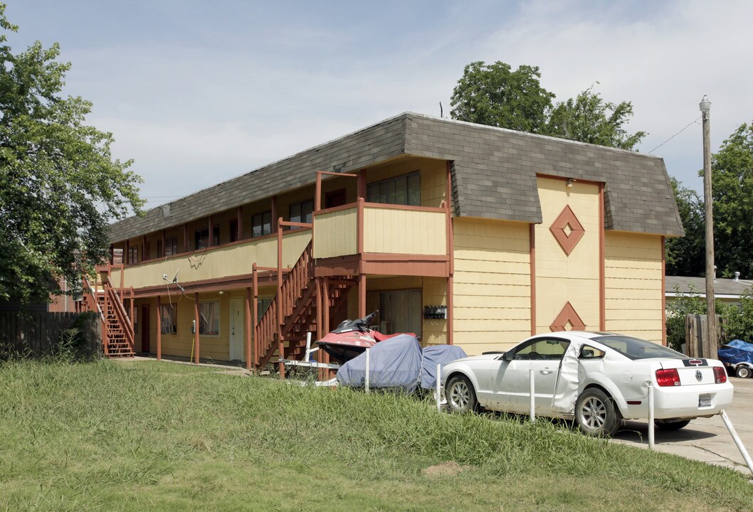 826 S St Louis Ave in Tulsa, OK - Foto de edificio