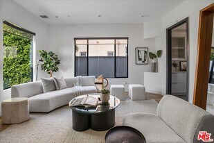 616 N Fuller Ave in Los Angeles, CA - Building Photo