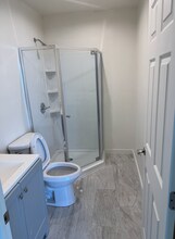 19339 Vanowen St in Reseda, CA - Foto de edificio - Building Photo