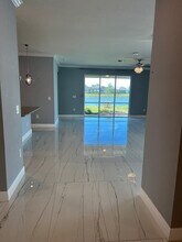 4351 Bluegrass Dr in Ft. Myers, FL - Foto de edificio - Building Photo