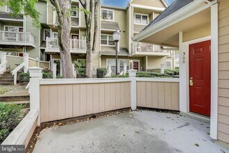 5801 Inman Park Cir, Unit 300 in Rockville, MD - Building Photo - Building Photo