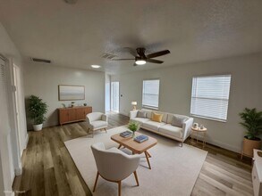 5280 Stacy St in West Palm Beach, FL - Building Photo - Building Photo