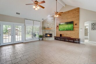 471 Rose Blossom Loop in La Vernia, TX - Building Photo - Building Photo
