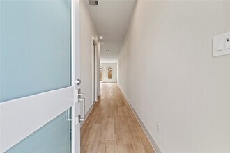 5726 Rucio Ln in Houston, TX - Foto de edificio - Building Photo