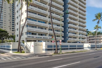 Waikiki Twin Towers in Honolulu, HI - Building Photo - Building Photo