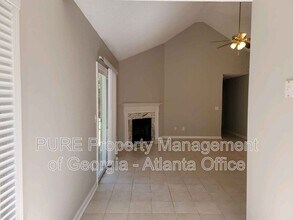 102 Laguna Springs Dr in Woodstock, GA - Building Photo - Building Photo
