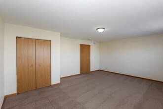 8515 Sawyer Ct in Joliet, IL - Building Photo - Building Photo