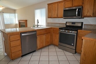 8981 Mandalay Ct in Elk Grove, CA - Foto de edificio - Building Photo