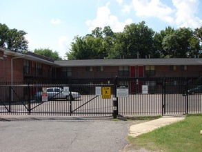 Greenwood Apartments in Memphis, TN - Building Photo - Building Photo