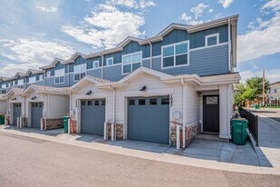 1047 Oak Cir in Lakewood, CO - Building Photo