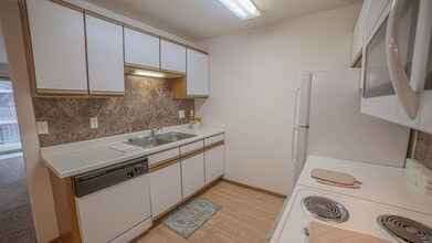 Evans Place 2 in Fargo, ND - Building Photo - Interior Photo