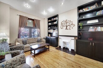 2249 W Taylor St-Unit -1 in Chicago, IL - Building Photo - Building Photo