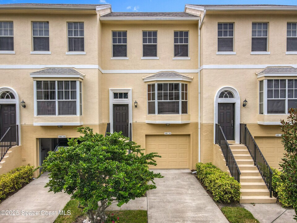1680 42nd Square in Vero Beach, FL - Building Photo