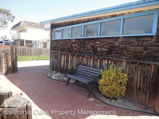 2457 Pierpont Blvd in Ventura, CA - Building Photo - Building Photo