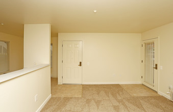 Cochrane Village in Morgan Hill, CA - Building Photo - Interior Photo