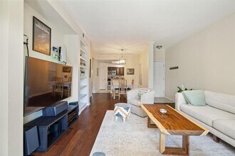 6000-3 Shepherd Mountain Cove in Austin, TX - Building Photo - Building Photo