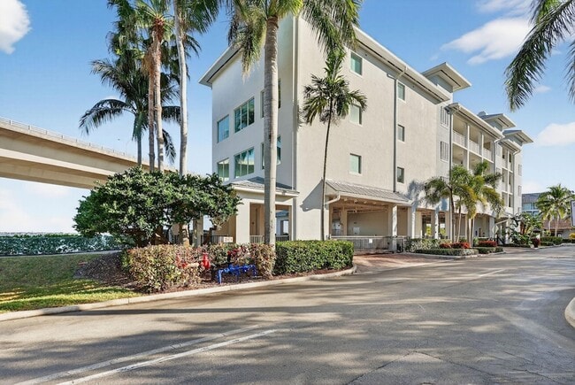 415 NW Flagler Ave, Unit 403 in Stuart, FL - Building Photo - Building Photo