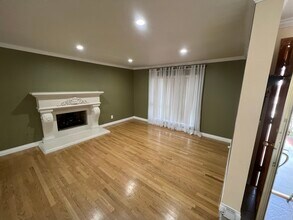 19926 Cantara St in Winnetka, CA - Foto de edificio - Building Photo