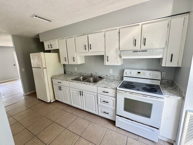 911 N Iowa Ave in Lakeland, FL - Building Photo - Building Photo