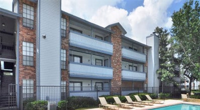 Relais Esplanade Apartments in Kenner, LA - Building Photo - Building Photo