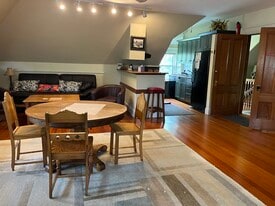 736 Washington St in Brookline, MA - Building Photo