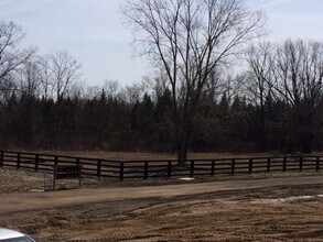 9379 Valley View Dr in Fenton, MI - Building Photo - Building Photo