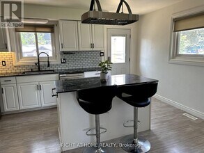 166 Barkley Crescent in Oshawa, ON - Building Photo - Building Photo