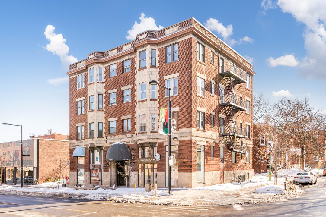 1090 Laurier O in Montréal, QC - Building Photo