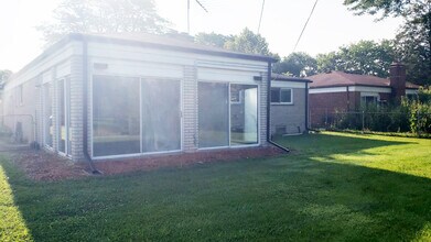 1831 Hempstead Dr in Troy, MI - Building Photo - Building Photo