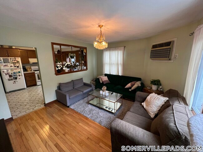 213R Holland St. in Somerville, MA - Foto de edificio - Building Photo