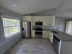 310 Colonade Ct in Kissimmee, FL - Foto de edificio - Building Photo