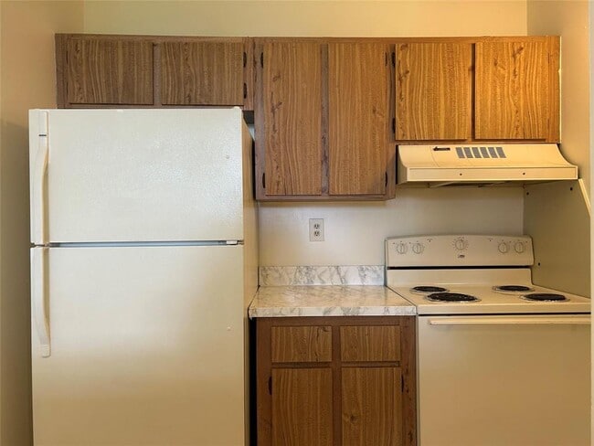 2401 Riverside Dr in Coral Springs, FL - Building Photo - Building Photo