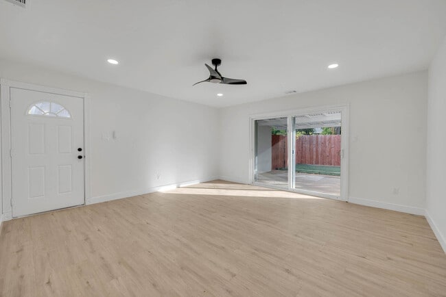 9678 Lake Natoma Dr in Orangevale, CA - Building Photo - Building Photo