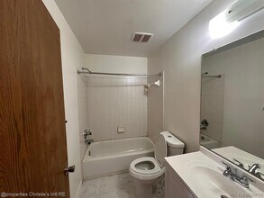 590 Parkview Dr in Detroit, MI - Building Photo - Building Photo