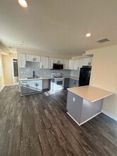 1651 W 85th St in Los Angeles, CA - Foto de edificio - Building Photo