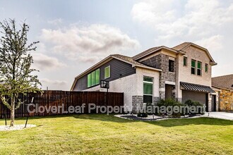 1015 Slight St in New Braunfels, TX - Building Photo - Building Photo