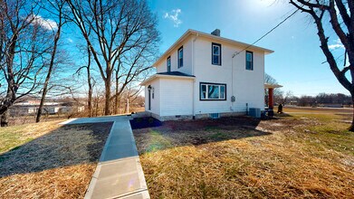 5774 National Rd SW in Kirkersville, OH - Foto de edificio - Building Photo