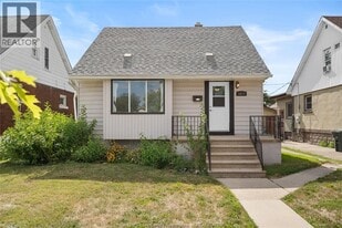 1673 Francois Rd in Windsor, ON - Building Photo