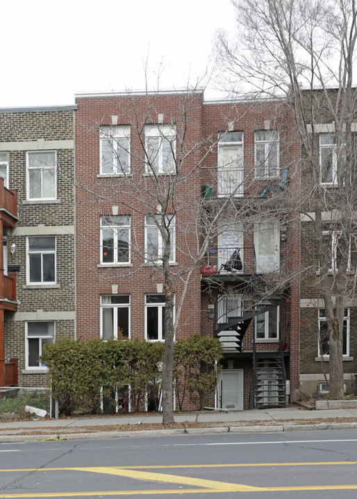 6049 du Parc in Montréal, QC - Building Photo